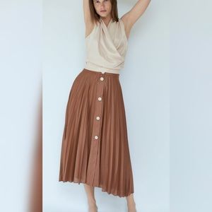 NWT Zara Pleated Buttoned Skirt